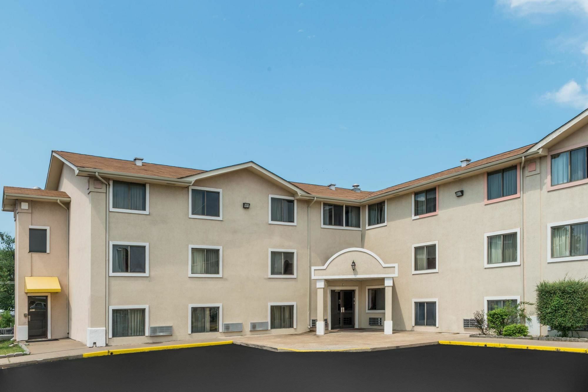 Super 8 By Wyndham Bridgeton/Arpt/St Louis Area Hotel Exterior foto